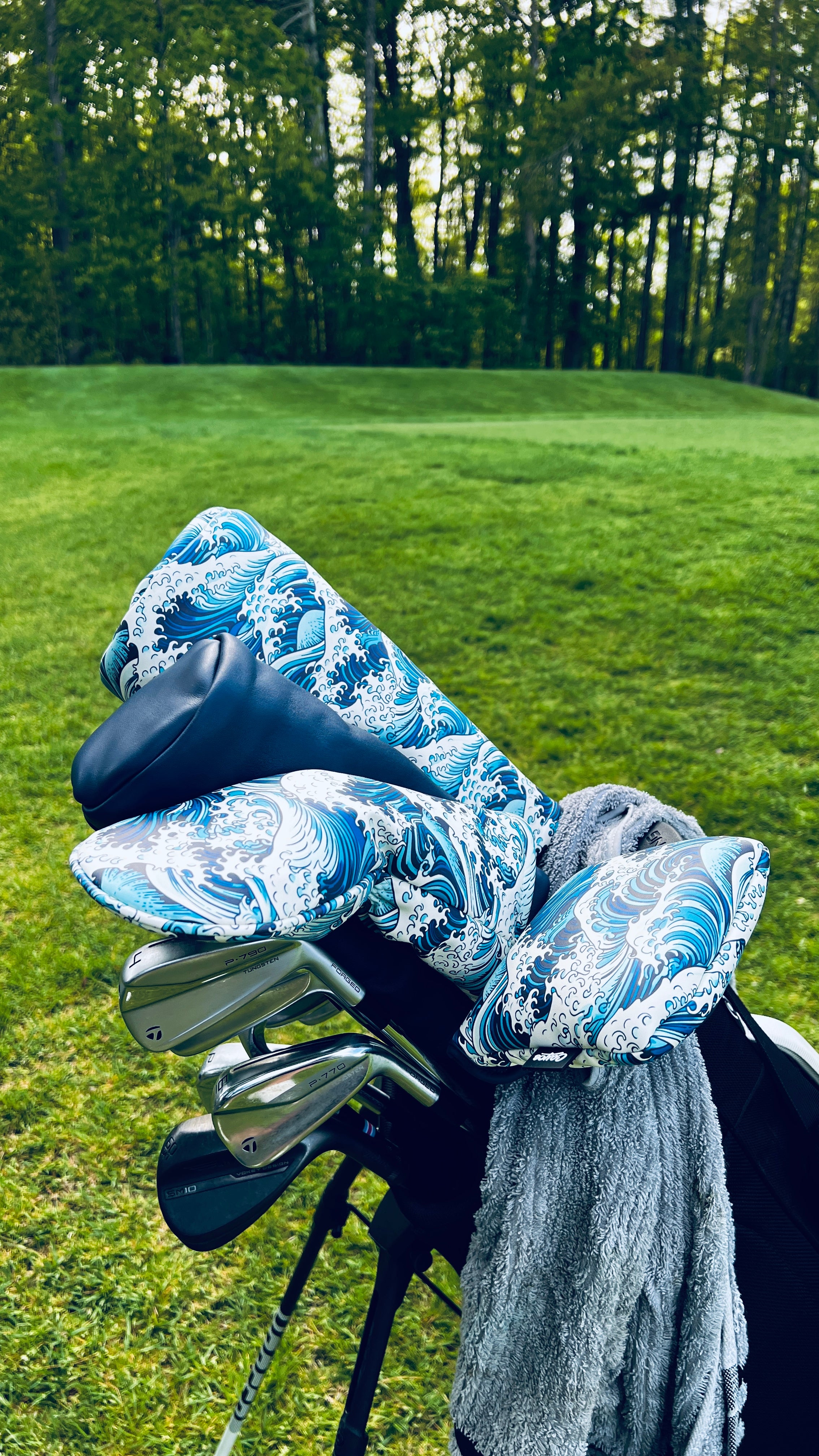 golf bag standing on a tee box with japanese wave inspired golf head covers from cayce golf