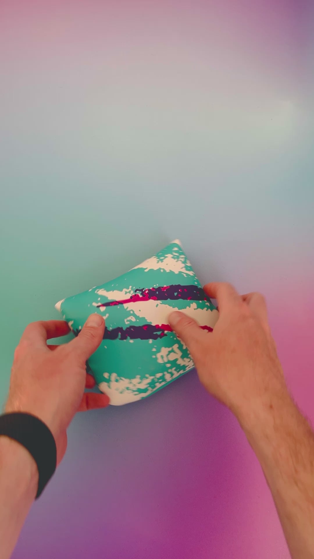 video showing the details of the jazz cup magnetic mallet putter cover from cayce golf 